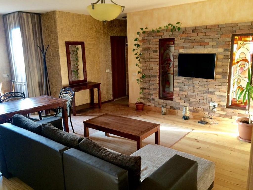 Family Mini-Hotel Martirosyan'S And Tours 예레반 객실 사진