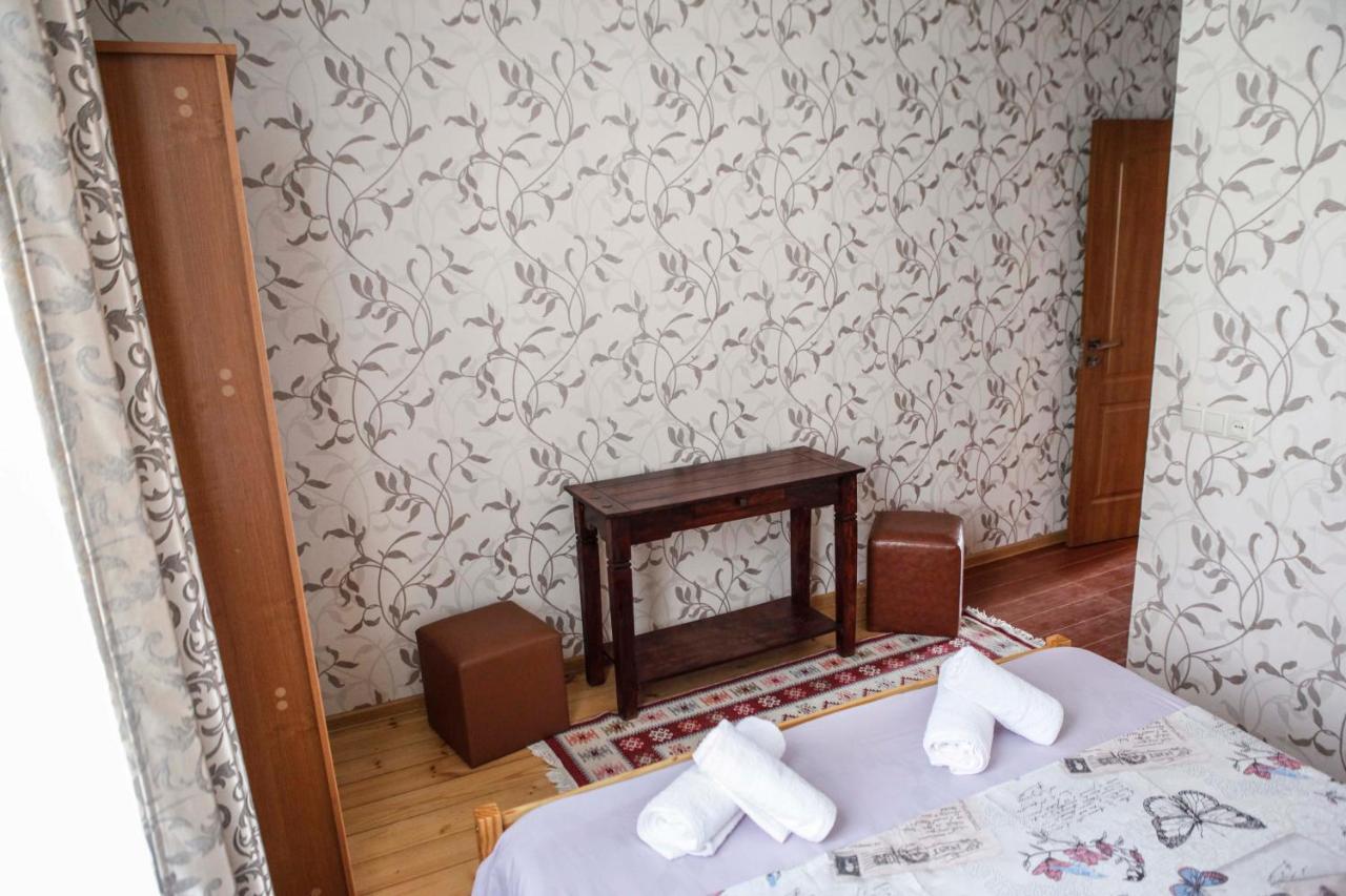 Family Mini-Hotel Martirosyan'S And Tours 예레반 외부 사진