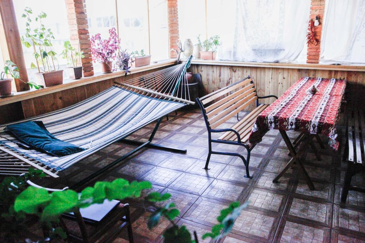 Family Mini-Hotel Martirosyan'S And Tours 예레반 외부 사진