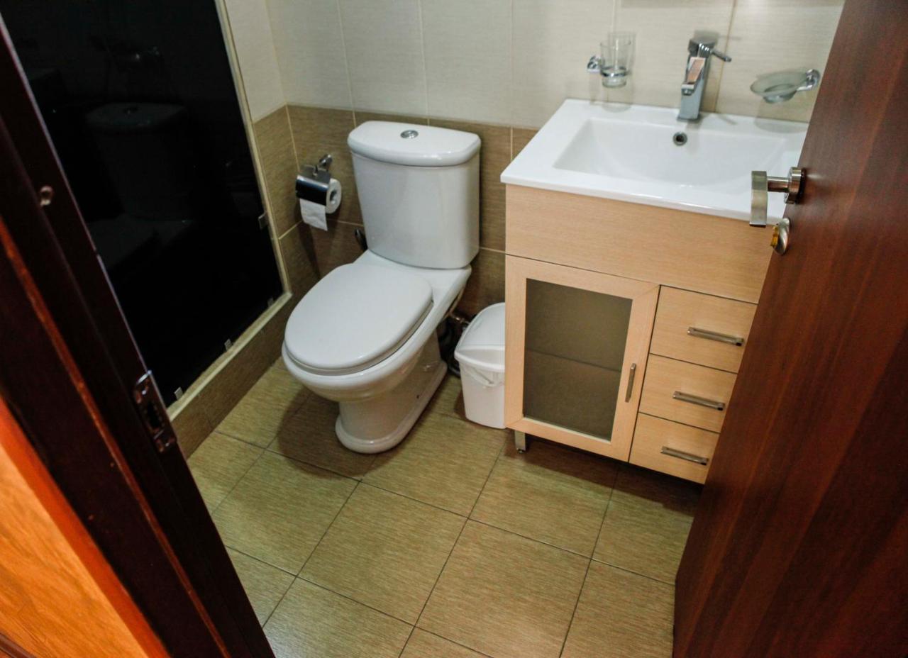 Family Mini-Hotel Martirosyan'S And Tours 예레반 외부 사진