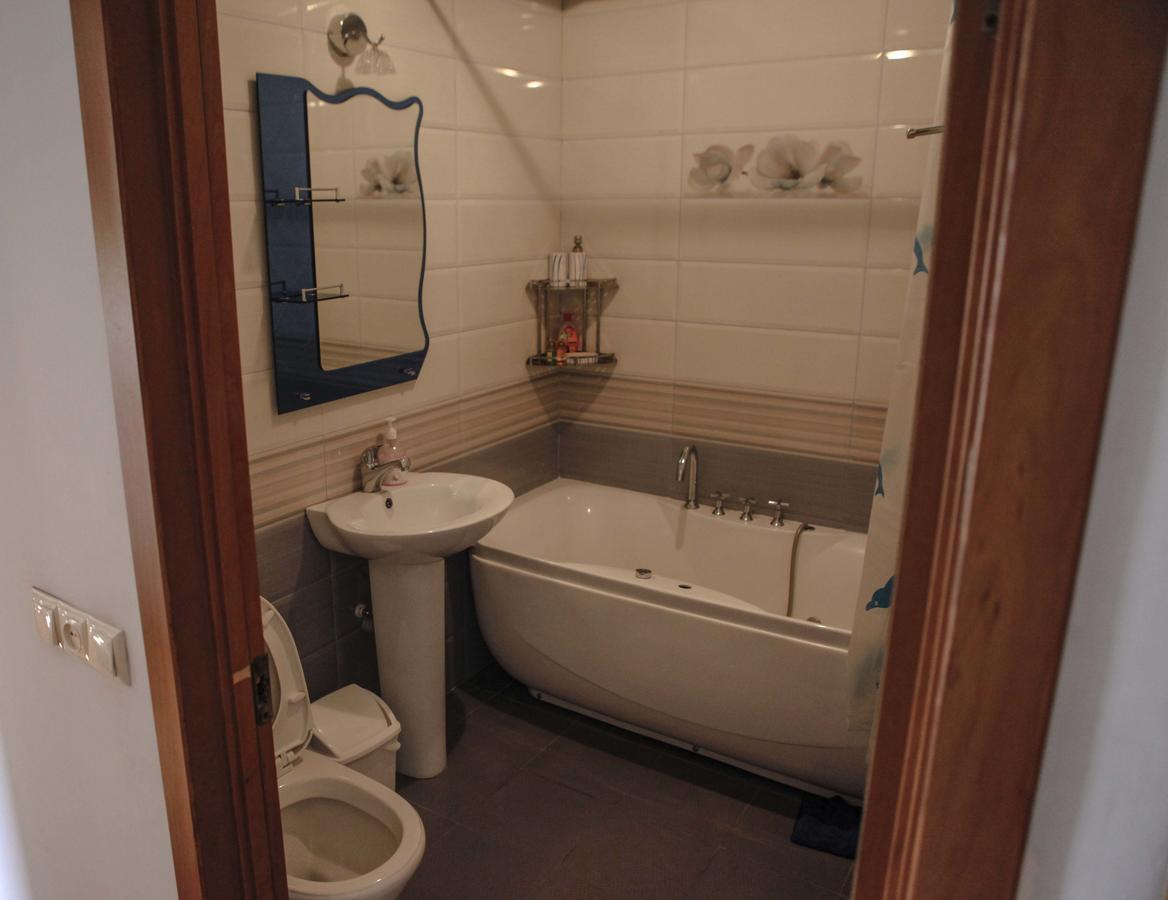 Family Mini-Hotel Martirosyan'S And Tours 예레반 외부 사진
