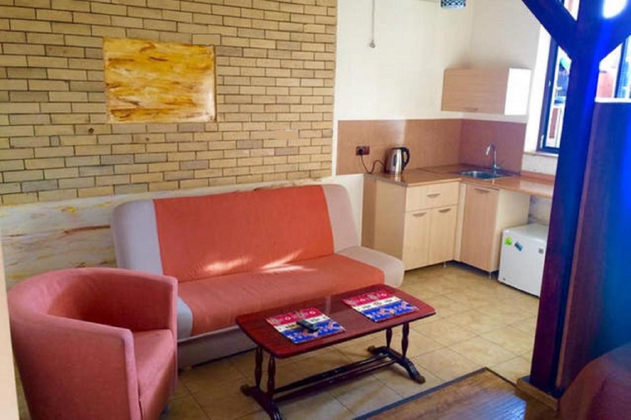 Family Mini-Hotel Martirosyan'S And Tours 예레반 객실 사진