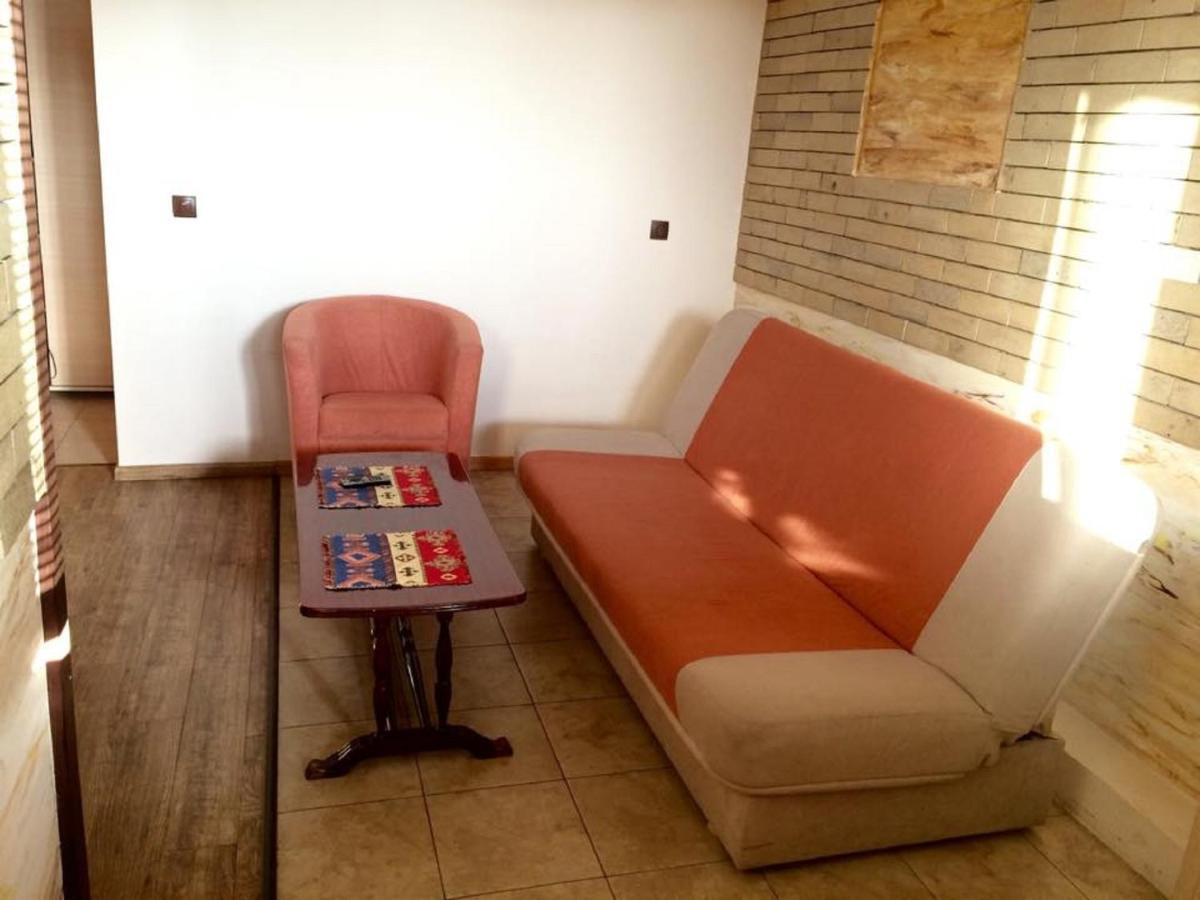 Family Mini-Hotel Martirosyan'S And Tours 예레반 객실 사진